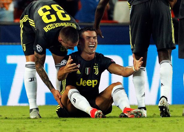 Champions League: Juventus win, Ronaldo suffers.