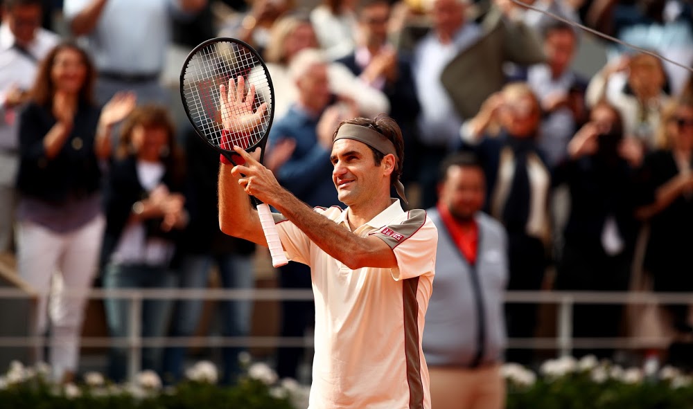 Roger Federer into Roland Garros third round for the 15th time!