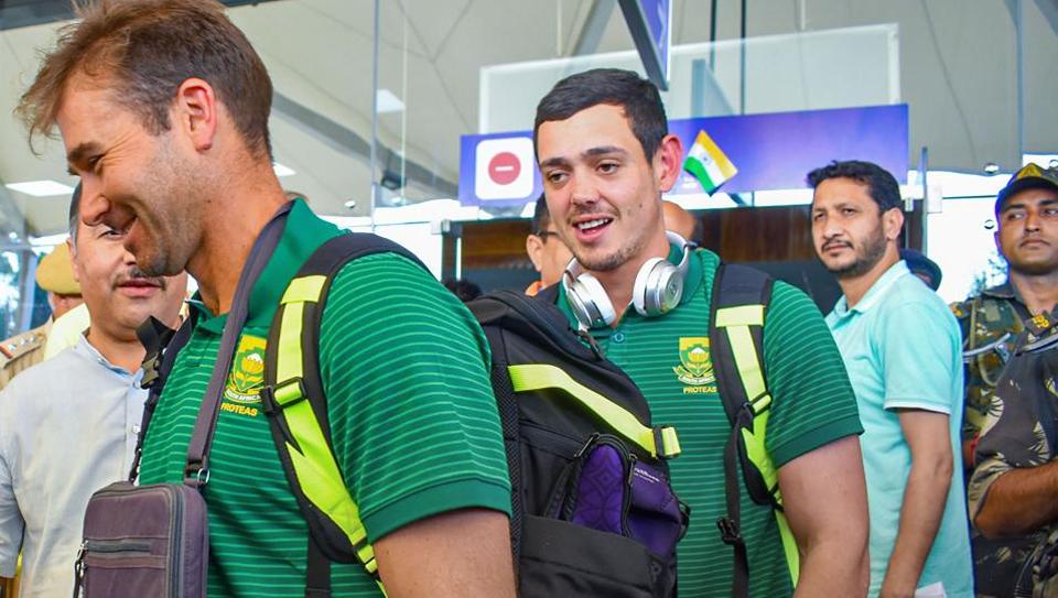 De Cock led South Africa arrive for T20 opener